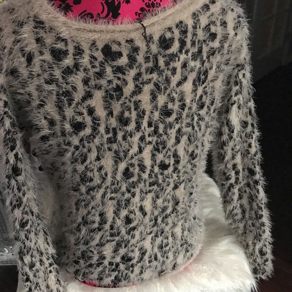 Xoxo fuzzy leopard sweater - Picture 3 of 5